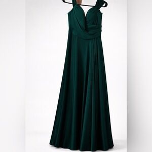 Elegant Forest Green Evening Gown size 12 never worn no tag